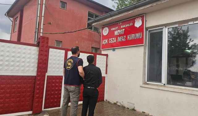 Cezaevi firarisi düğün salonunda saz çalarken yakalandı