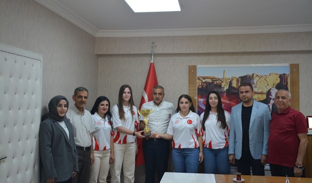 Şampiyon Kızlara Özel Kabul
