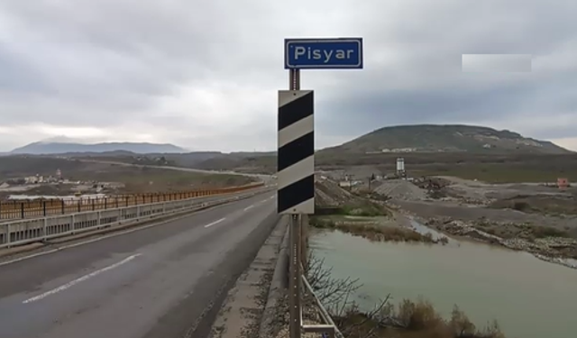 Batman'da Tır 15 metreden tarlaya uçtu; 1’i ağır, 3 yaralı