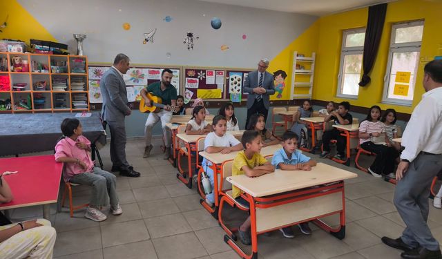 İl Müdürü Ciğer, Öğrencilerin Mezuniyet Sevincine Ortak Oldu