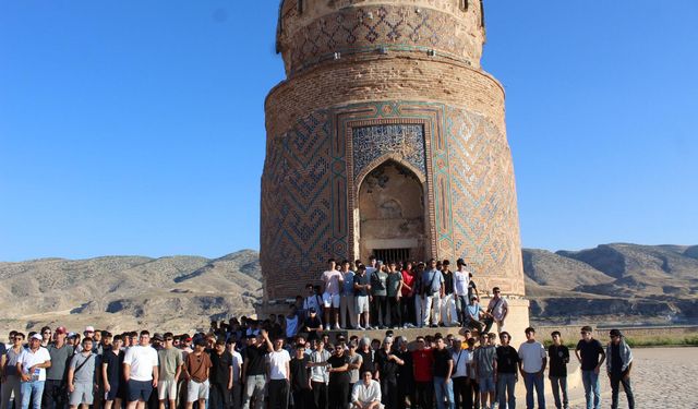 Hasankeyf  Türkiye’nin Dört Bir Yanından Gençleri Ağırlıyor