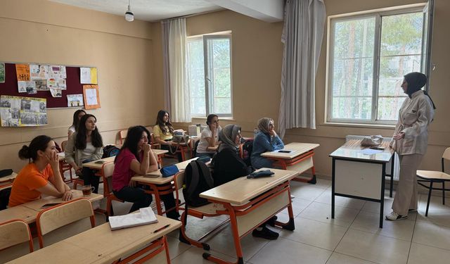 Ekranların Esiri Olmasınlar: Öğretmenlere Teknoloji Bağımlılığı Eğitimi