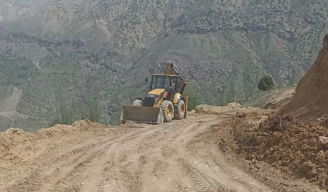 Sason’da Yol Seferberliği: 9 Köyde Ulaşım Konforu Artıyor