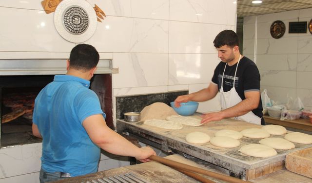 Fırıncıların zorlu mesaisi