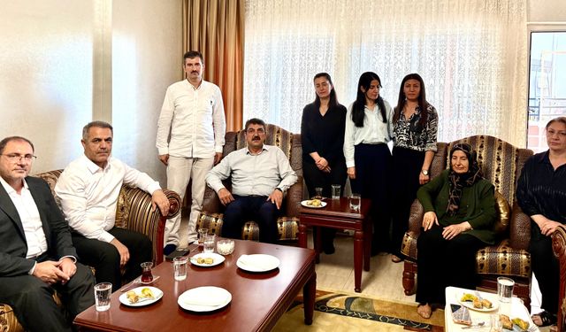 AK Parti Heyetinden DEM Parti İl Eş Başkanı’nın Ailesine Taziye Ziyareti