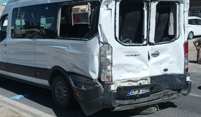 Mardin’de tır minibüse arkadan çarptı: 4 yaralı