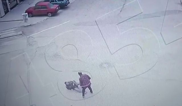 Engelli genç sokak ortasında darp edildi