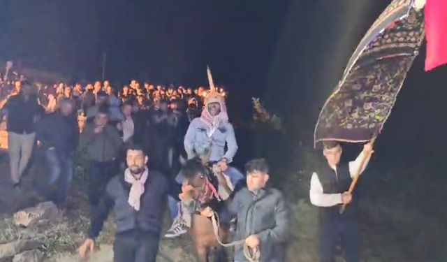 Geleneksel düğün adetleriyle evlendiler