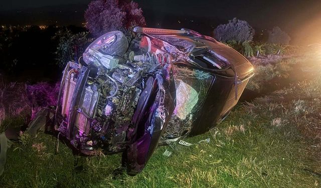 Hafif ticari araç, traktöre çarptı; muhtar öldü, 4 yaralı