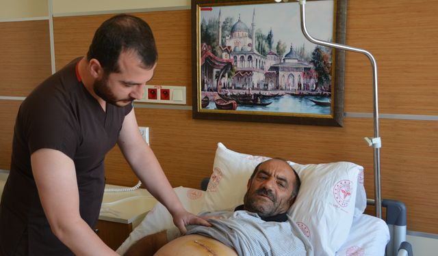 Karın şişliği için hastaneye gitti, böbreğinden 23 santimetrelik kist çıkarıldı