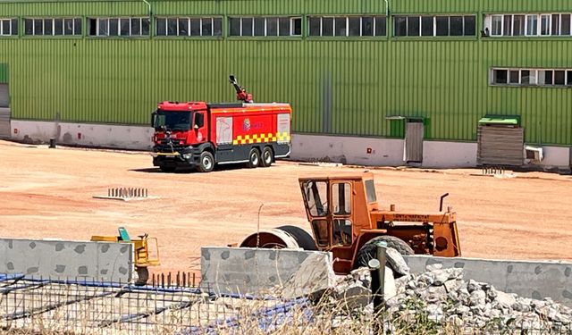 Kimya fabrikasının bahçesinde doğal gaz boru hattı delindi