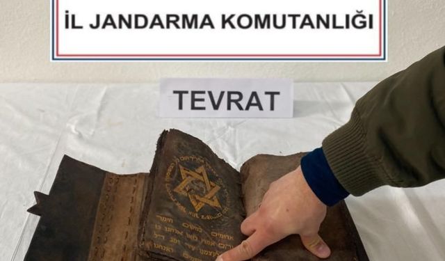 700 yıllık el yazması Tevrat ele geçirildi