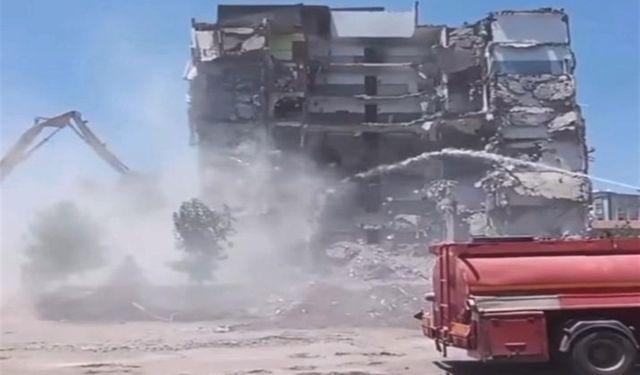 Kontrollü yıkım sırasında 8 katlı bina çöktü