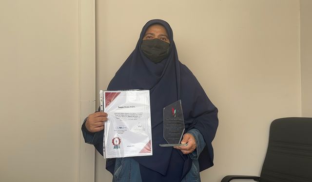 13’üncü üniversitesini birincilikle bitirdi