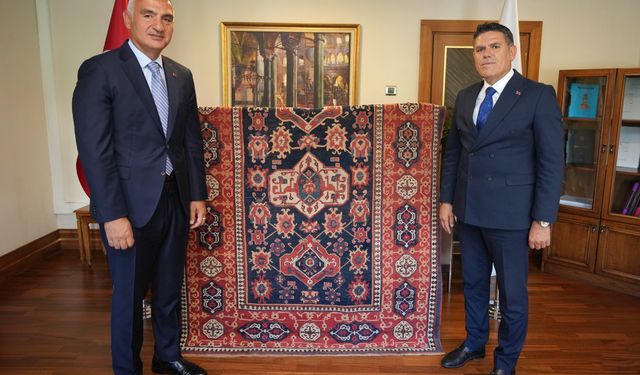 5 asırlık Uşak halısı, 30 yıl sonra Türkiye'ye iade edildi