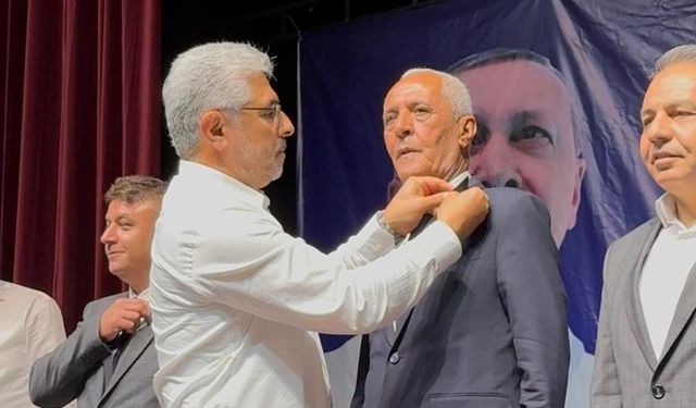 CHP’Lİ MECLİS ÜYELERİ AK PARTİ’YE KATILDI
