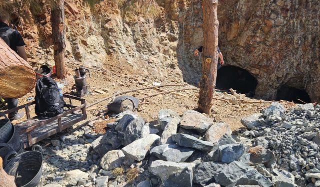 Kaçak krom madeni çıkaran 3 kişi gözaltına alındı