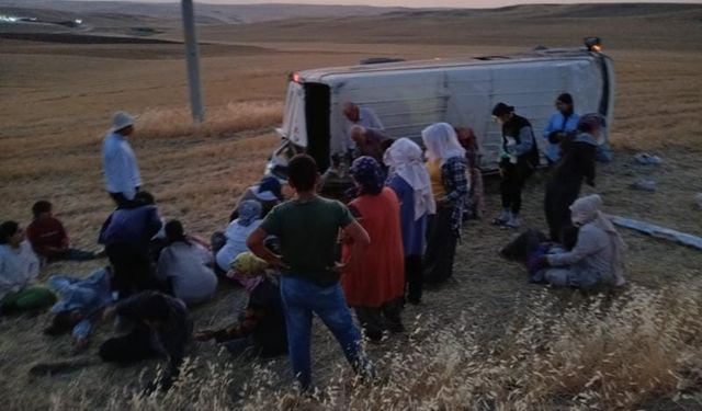 Diyarbakır’da tarım işçilerini taşıyan minibüs şarampole yuvarlandı: 13 yaralı