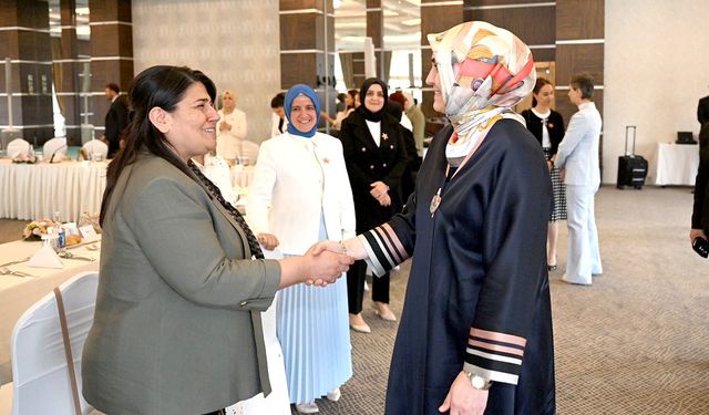 Dr.Ayten Canalp “Koruyucu Aile Günü” Programına Katıldı