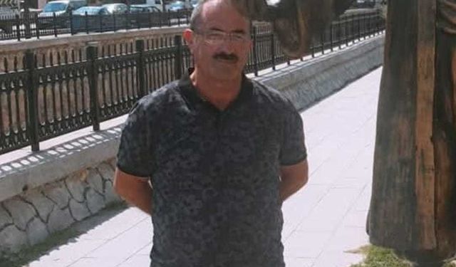 Devrilen iş makinesinin altında kalan operatör öldü