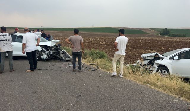 Diyarbakır’da iki otomobil kafa kafaya çarpıştı: 5 yaralı