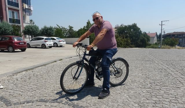 İşe gidip gelmek için bisikletini motorlu hale getirdi