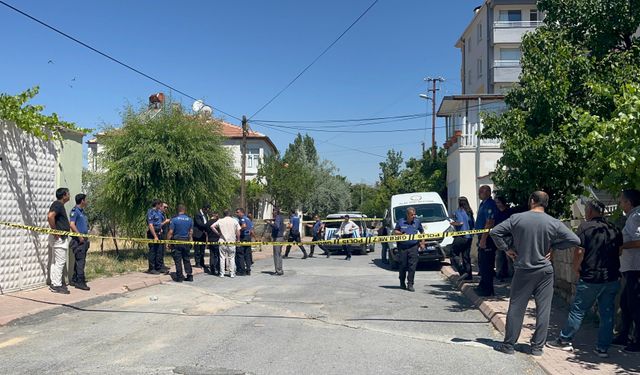Üvey kızını tüfekle yaraladıktan sonra yaşamına son verdi
