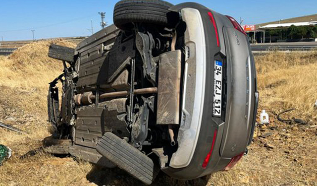 Otomobil şarampole devrildi: 1 ölü, 1 ağır yaralı