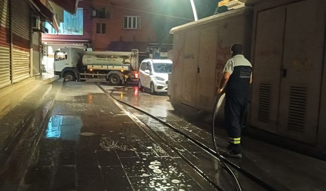 ALO TEVŞO PAZARI YIKANIP DEZENFEKTE EDİLDİ
