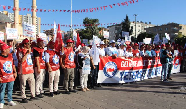 Zam teklifini yetersiz bulan memurlar iş bırakma eylemine başladı