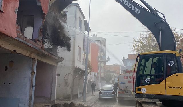 BATMAN’DA RİSKLİ YAPILAR TEK TEK YIKILIYOR