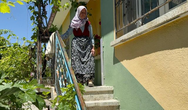 Afyonkarahisarlı çift, tüm mal varlıkları olan evi jandarmaya bağışladı