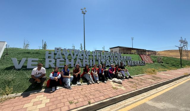 GENÇLERDEN ANLAMLI ZİYARET