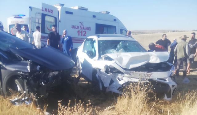 Diyarbakır'da iki otomobil kafa kafaya çarpıştı: 6 yaralı