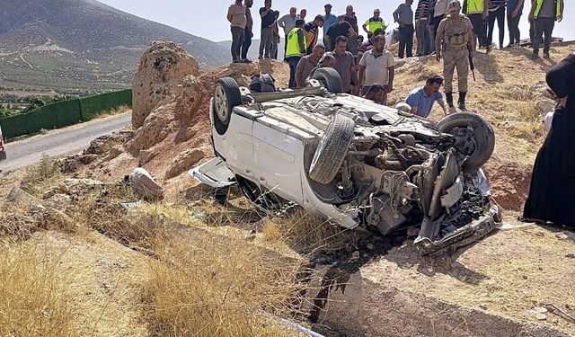 Hafif ticari aracın şarampole devrilmesi sonucu 7 kişi yaralandı