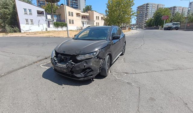 Mereto Caddesi Kavşağı'nda bir kaza daha