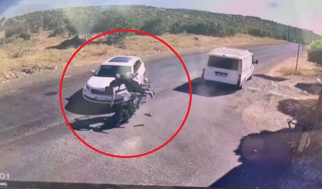 Motosiklet otomobile çarpıştı; 2 yaralı