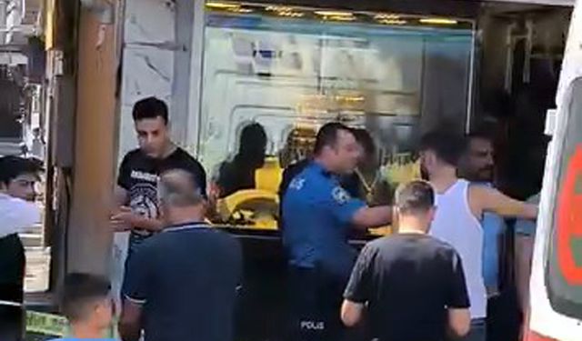 Tabancayla kuyumcuyu vurup, 1 kilo altın çaldılar
