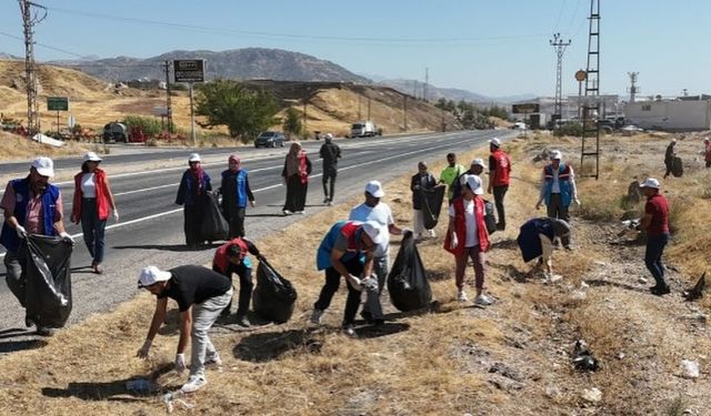 Kozluk’ta Örnek İş Birliğiyle Çevre Temizliği Çalışması Gerçekleştirildi