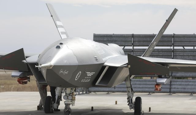 Bayraktar KIZILELMA, mühimmatlı ilk bağlı uçuş testini yaptı