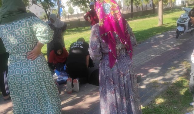 Parkta kalp krizi geçiren kadın hastaneye kaldırıldı