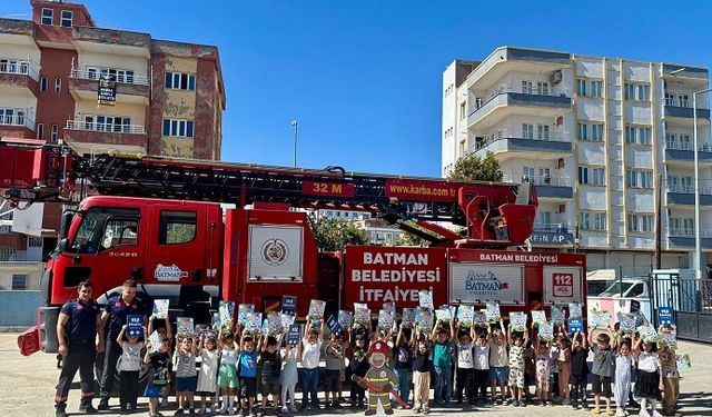 Batman’da Minikler 'İtfaiyeciler Haftası'nı Kutladı