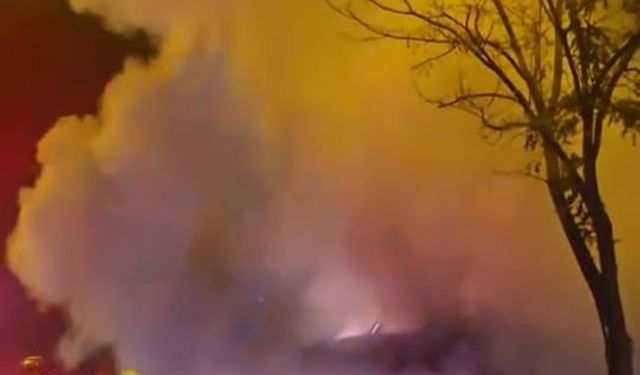 Diyarbakır’da otomobil kaldırıma çarpıp yandı: 1’i ağır, 3 yaralı