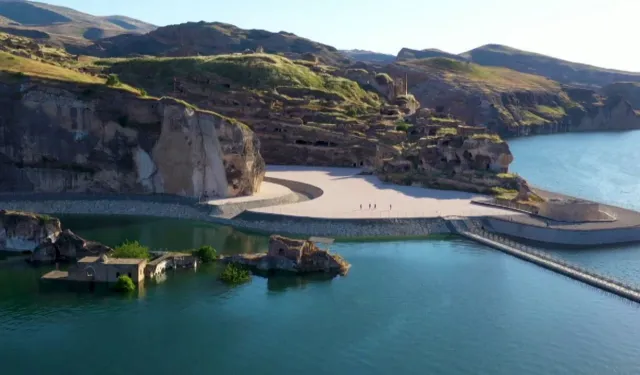 Hasankeyf Kalesi Yeni Çehresiyle Ziyaretçilerini Bekliyor