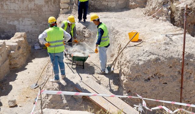 Hasankeyf Kalesi’nde 12 Ay Kesintisiz Kazı