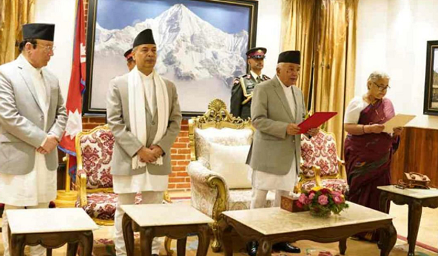 Nepal'de yeni başbakan göreve başladı