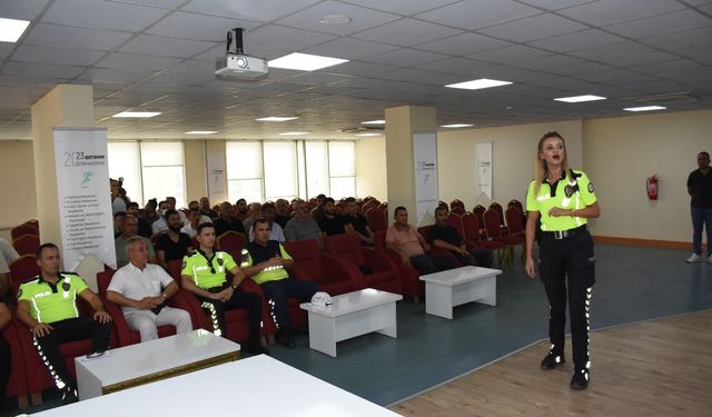 Okul Servis Şoförlerine Trafik Eğitim Semineri Verildi