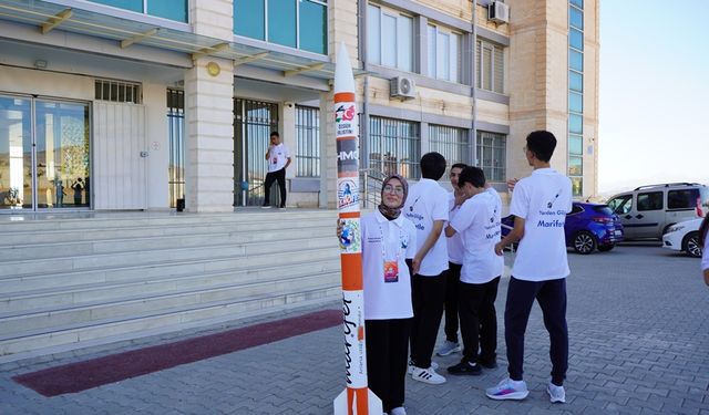 TEKNOFEST'te hazırladıkları roketi 1670 metre uçurup, tam kurtarma gerçekleştirdiler