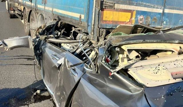 Otomobil tıra arkadan çarptı, sürücü hayatını kaybetti