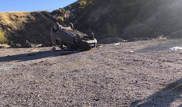 Hafif ticari araç takla attı: 5 yaralı